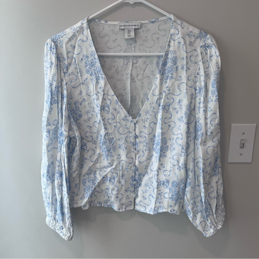 Cupcakes & Cashmere Blue and White Floral Women's Top